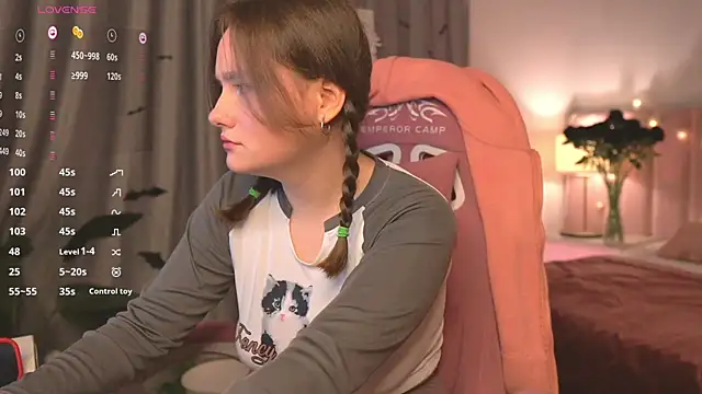 ErikaGreen online show from 10/28/25, 07:23