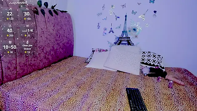 Snapshot of BONNIEFLOREZ chatting on 11/12/25, 05:24 BONNIEFLOREZ online show from 11/12/25, 05:24