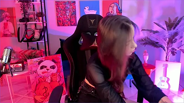 EmilyWade online show from 12/16/25, 08:41