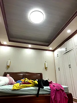 Snapshot of Qt889999 chatting on 11/07/25, 02:17 Qt889999 online show from 11/07/25, 02:17