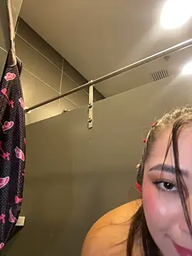 Hannahpradaa  online show from 11/13/25, 12:09