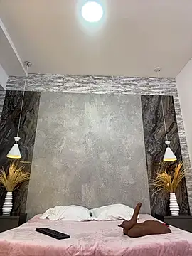 Hannahpradaa  online show from 12/16/25, 11:37