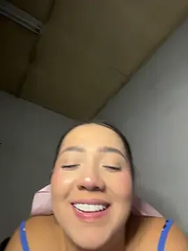 Hannahpradaa  online show from 12/17/25, 11:33