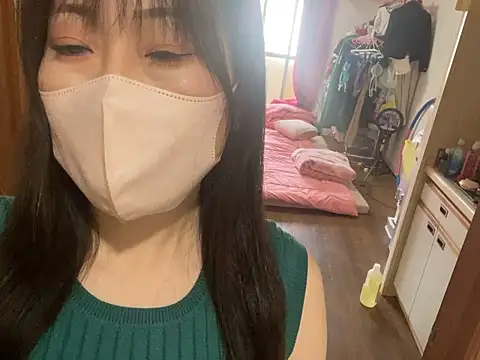 Snapshot of hitomi_desu chatting on 11/16/25, 03:01 hitomi desu online show from 11/16/25, 03:01