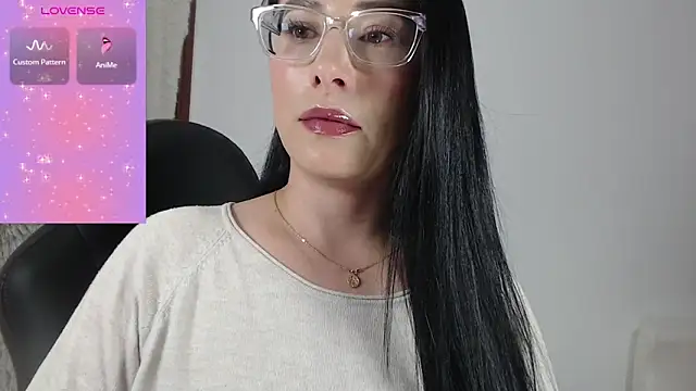 Snapshot of Emma_Hotkiss chatting on 07/16/26, 01:33 Emma Hotkiss online show from 07/16/26, 01:33