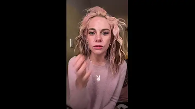 roxiebaby online show from 10/27/25, 01:53