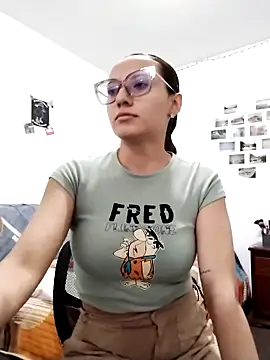 bellastorme04 online show from 04/14/26, 01:33
