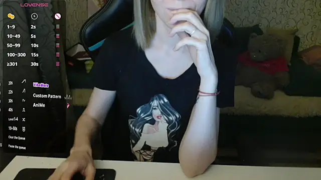  Alisa Allison  online show from 10/28/25, 02:31