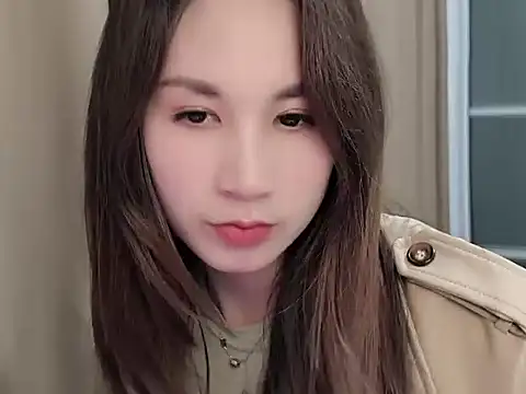 Snapshot of lvy-002 chatting on 10/28/25, 03:32 lvy-002 online show from 10/28/25, 03:32