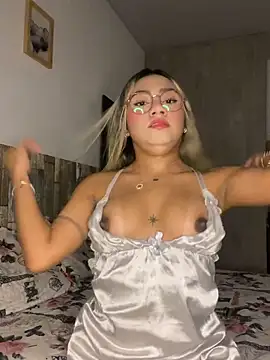 Snapshot of Vicky-Nova chatting on 10/29/25, 03:09 Vicky-Nova online show from 10/29/25, 03:09