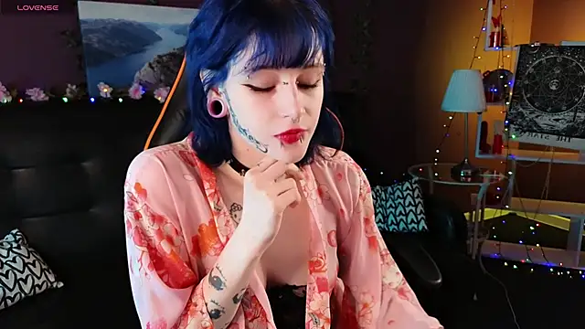 Snapshot of karkadeshk chatting on 11/14/25, 10:14 karkadeshk online show from 11/14/25, 10:14