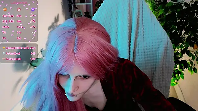 Snapshot of karkadeshk chatting on 04/05/26, 10:01 karkadeshk online show from 04/05/26, 10:01