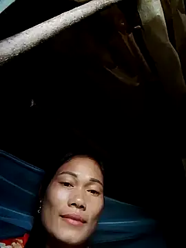 Snapshot of doggy-00 chatting on 10/28/25, 12:25 doggy-00 online show from 10/28/25, 12:25