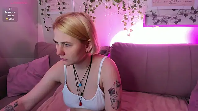 Snapshot of Alice_Maurik chatting on 11/08/25, 11:10 Alice Maurik online show from 11/08/25, 11:10