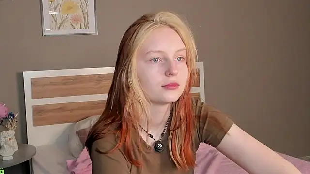 Snapshot of AngelWisee chatting on 06/26/26, 03:11 AngelWisee online show from 06/26/26, 03:11