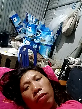 Snapshot of bella-la chatting on 10/28/25, 05:37 bella-la online show from 10/28/25, 05:37