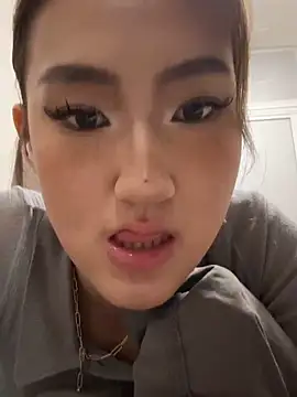 Snapshot of AlishaCheng chatting on 03/19/26, 03:05 AlishaCheng online show from 03/19/26, 03:05