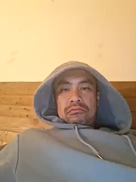 Stronggdragon85 online show from 05/10/26, 01:05