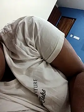 Snapshot of bigtelugubhama chatting on 10/28/25, 03:21 bigtelugubhama online show from 10/28/25, 03:21