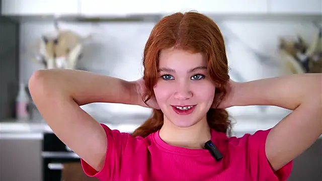 Snapshot of YettaCalabria chatting on 11/17/25, 12:11 YettaCalabria online show from 11/17/25, 12:11