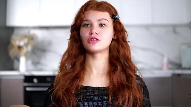 Snapshot of YettaCalabria chatting on 11/24/25, 11:21 YettaCalabria online show from 11/24/25, 11:21