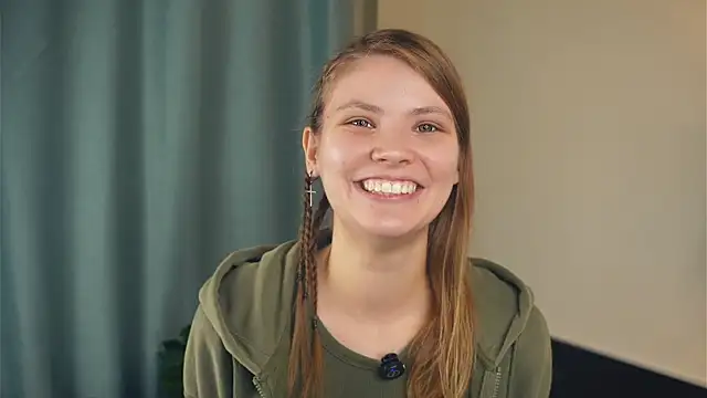 YoshieGradney online show from 10/28/25, 08:18