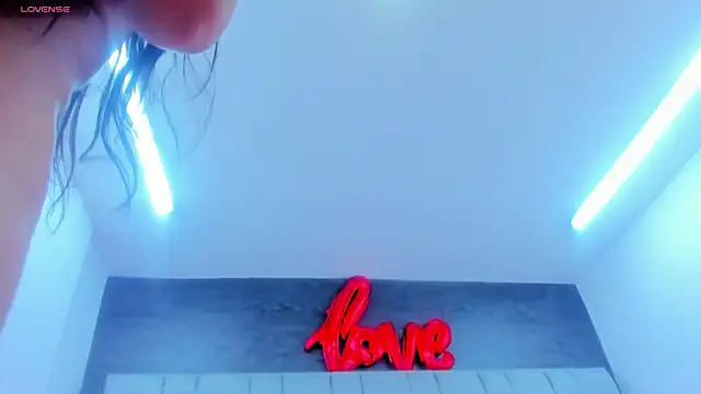 Snapshot of Cloe-Ass chatting on 10/29/25, 12:29 Cloe-Ass online show from 10/29/25, 12:29