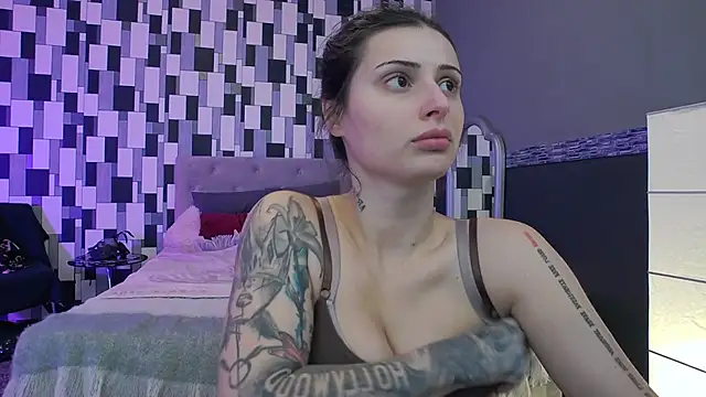 venusinylons online show from 11/28/25, 11:57