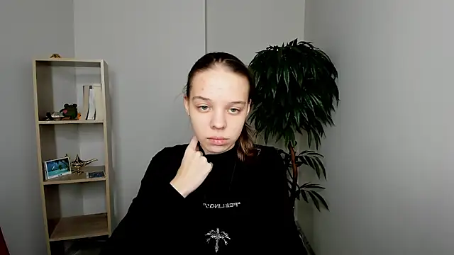 CorazonKlann online show from 10/29/25, 11:45