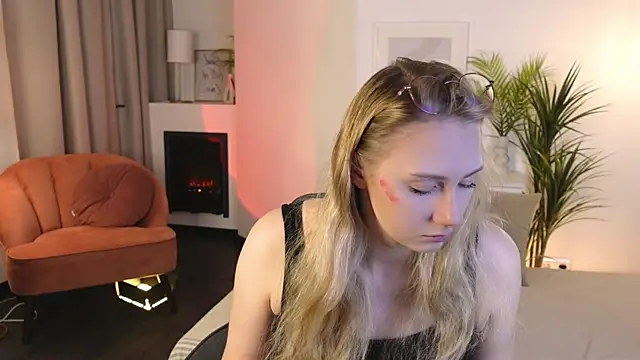 Liana Ln online show from 11/12/25, 03:07