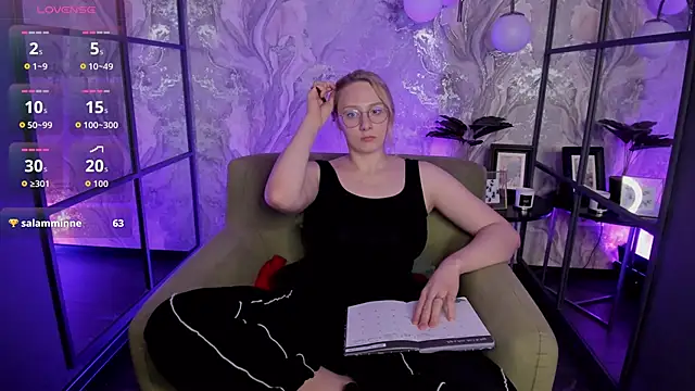 Liana Ln online show from 11/30/25, 03:43