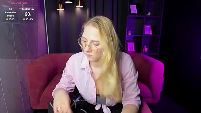 Liana Ln online show from 12/13/25, 08:04