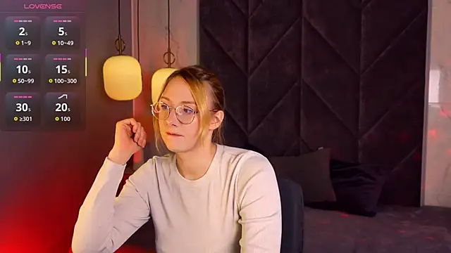 Liana Ln online show from 12/21/25, 09:11