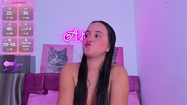 Snapshot of alissonsweet18 chatting on 05/15/26, 01:07 alissonsweet18 online show from 05/15/26, 01:07