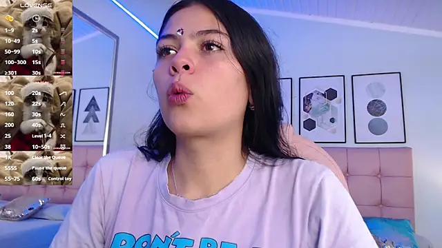 KikiVelvet online show from 11/13/25, 05:12