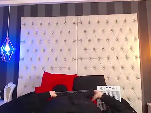 Camile Petite online show from 11/06/25, 07:26