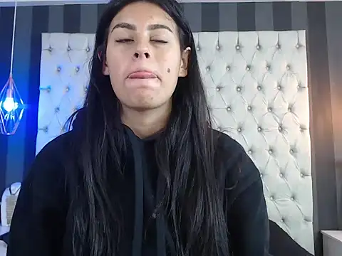 Camile Petite online show from 11/18/25, 07:18