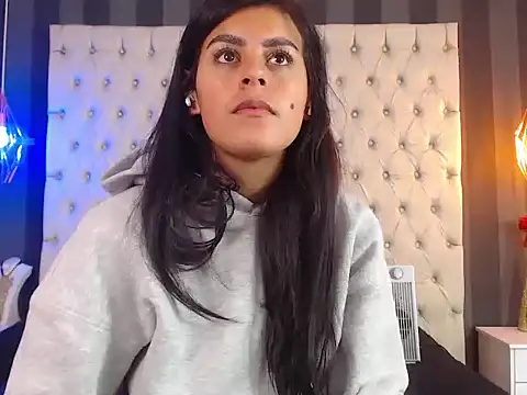 Camile Petite online show from 11/22/25, 07:35