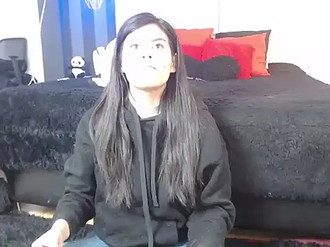 Camile Petite online show from 12/04/25, 07:55