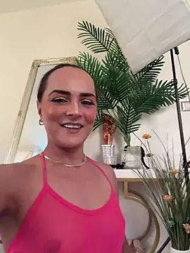 Snapshot of SiennaRosse chatting on 06/20/26, 04:21 SiennaRosse online show from 06/20/26, 04:21