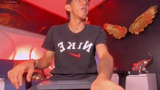 Snapshot of LIAM_STONNE_ chatting on 11/05/25, 07:36 LIAM STONNE online show from 11/05/25, 07:36