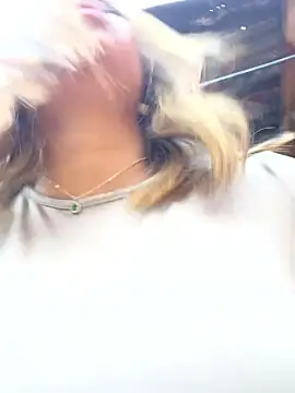 Snapshot of AriVelvet chatting on 01/14/26, 08:03 AriVelvet online show from 01/14/26, 08:03