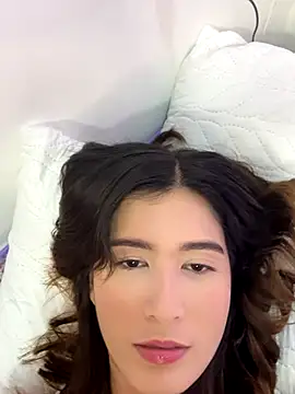 Snapshot of emilyy1_ chatting on 10/29/25, 03:20 emilyy1 online show from 10/29/25, 03:20