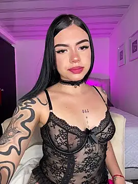 Snapshot of VioletEvanzz chatting on 11/23/25, 01:11 VioletEvanzz online show from 11/23/25, 01:11