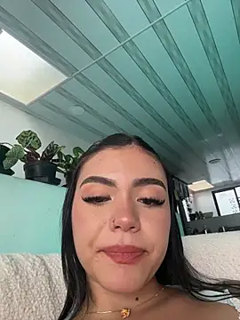 Snapshot of VioletEvanzz chatting on 11/24/25, 01:44 VioletEvanzz online show from 11/24/25, 01:44