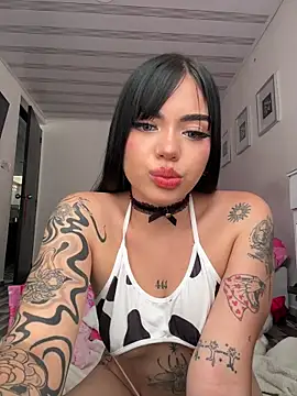 Snapshot of VioletEvanzz chatting on 11/27/25, 02:30 VioletEvanzz online show from 11/27/25, 02:30