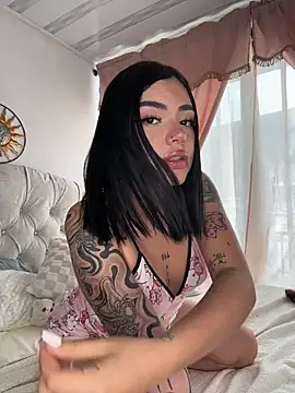 Snapshot of VioletEvanzz chatting on 11/30/25, 05:28 VioletEvanzz online show from 11/30/25, 05:28