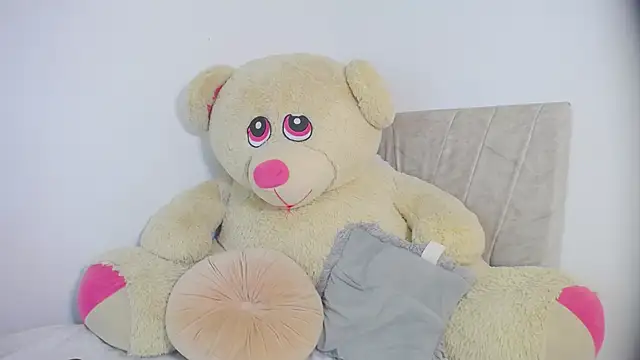 little emiily  online show from 11/04/25, 11:53