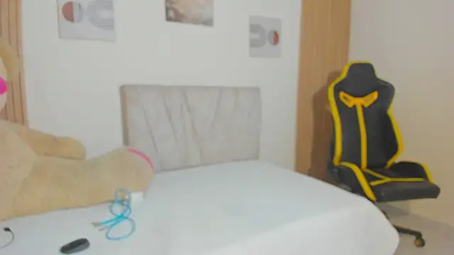 little emiily  online show from 11/20/25, 09:58