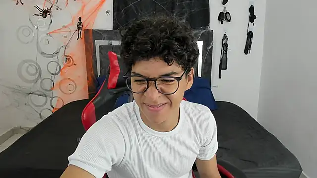 Snapshot of Maximiliano_Khalil chatting on 10/28/25, 07:38 Maximiliano Khalil online show from 10/28/25, 07:38